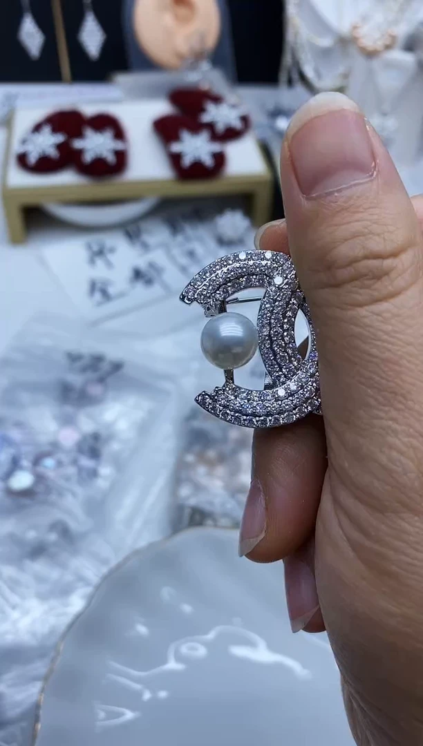 未镶嵌胸饰淡水珍珠胸针多样性发其一