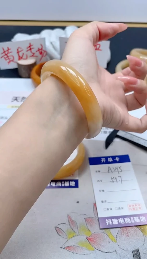 【闪购商品】石英质玉手镯未镶嵌A295/59.7