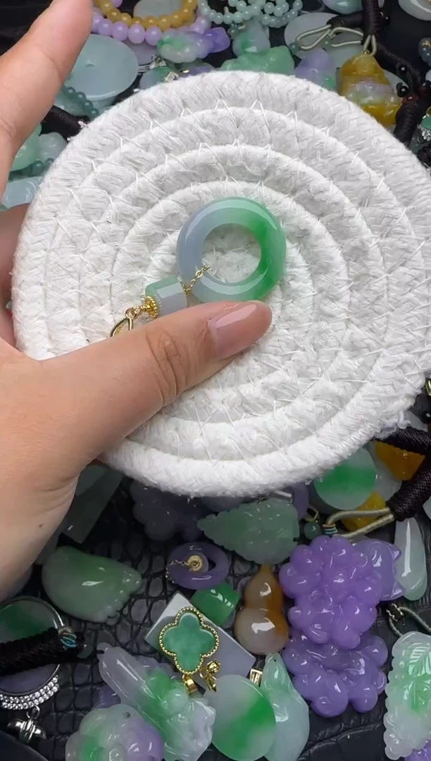 颈饰未镶嵌翡翠缅甸翡翠吊坠