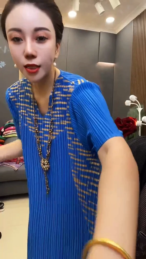 聚酯纤维（涤纶）蓝色 烫金裙