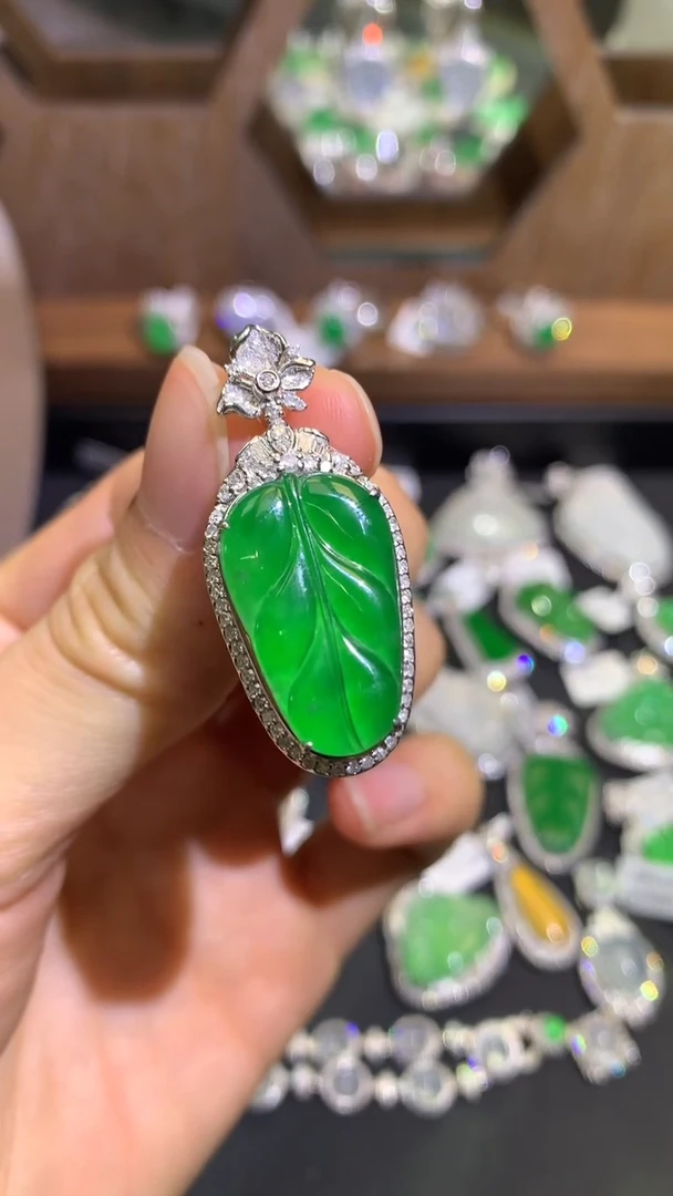 【闪购商品】翡翠吊坠(不含链)18K金镶嵌吊坠