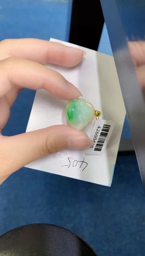 翡翠18K金镶嵌颈饰000000000