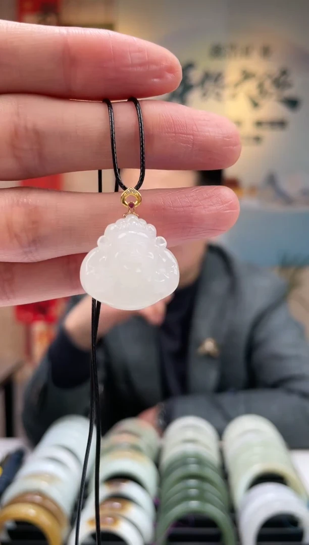 【闪购商品】和田玉颈饰18K金镶嵌财神吊坠一件