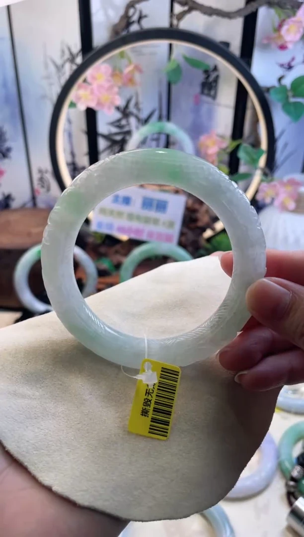 未镶嵌手镯翡翠阳****124  翡翠手镯 58