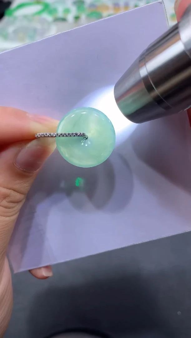 颈饰未镶嵌翡翠平安扣