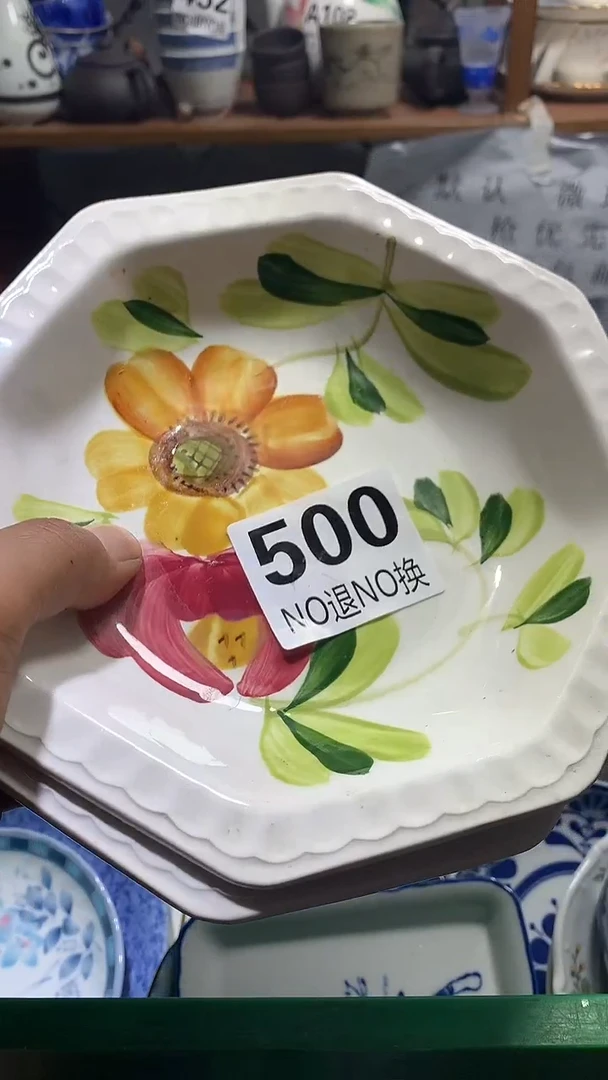瓷片被***！ 花田家精品陶瓷店