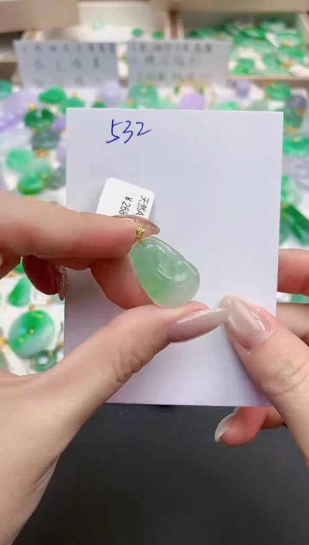 颈饰18K金镶嵌翡翠天然缅甸A货翡翠