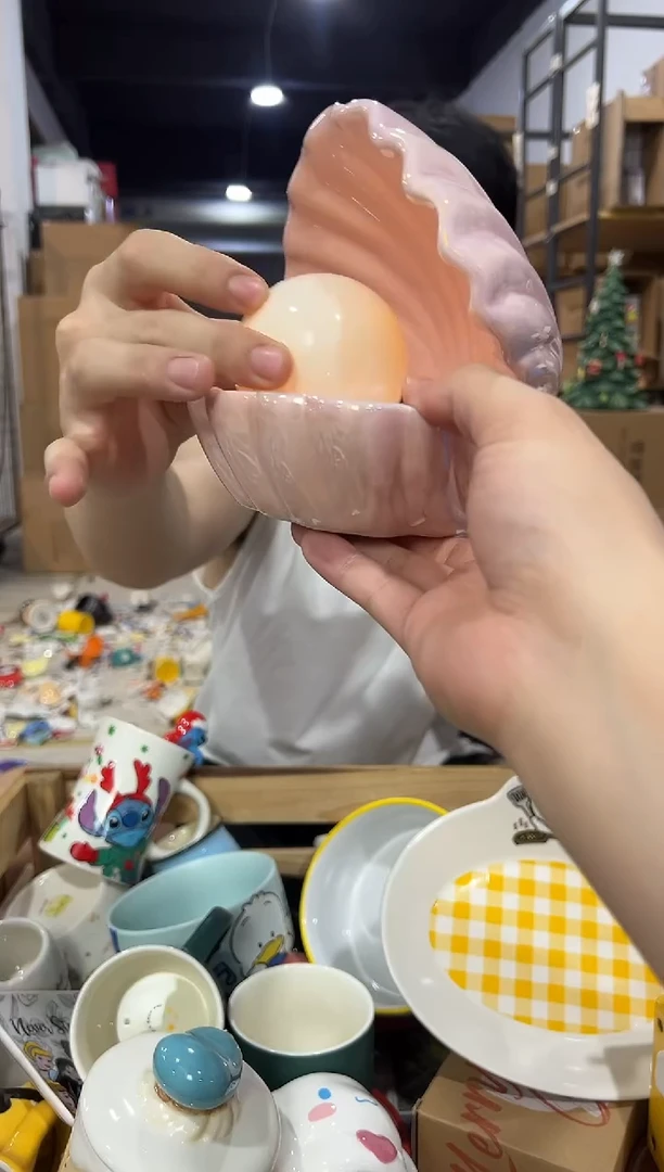 瓷片粉色贝壳带灯摆件