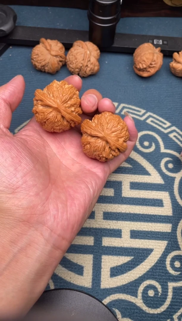 文玩核桃吊坠红锦鲤40