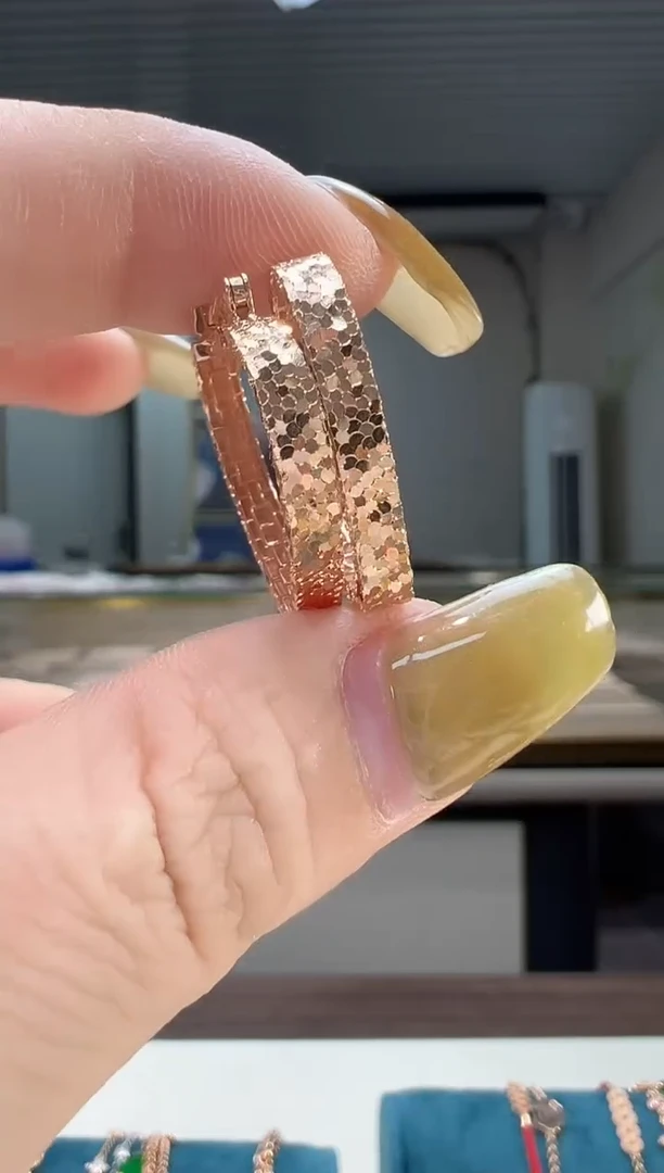 18K金耳饰碎碎冰爱心大耳环K红