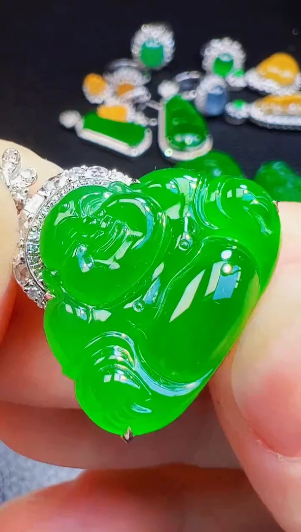 颈饰18K金镶嵌翡翠好***你翡翠