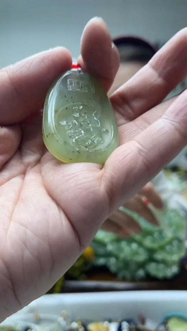 未镶嵌岫玉颈饰·