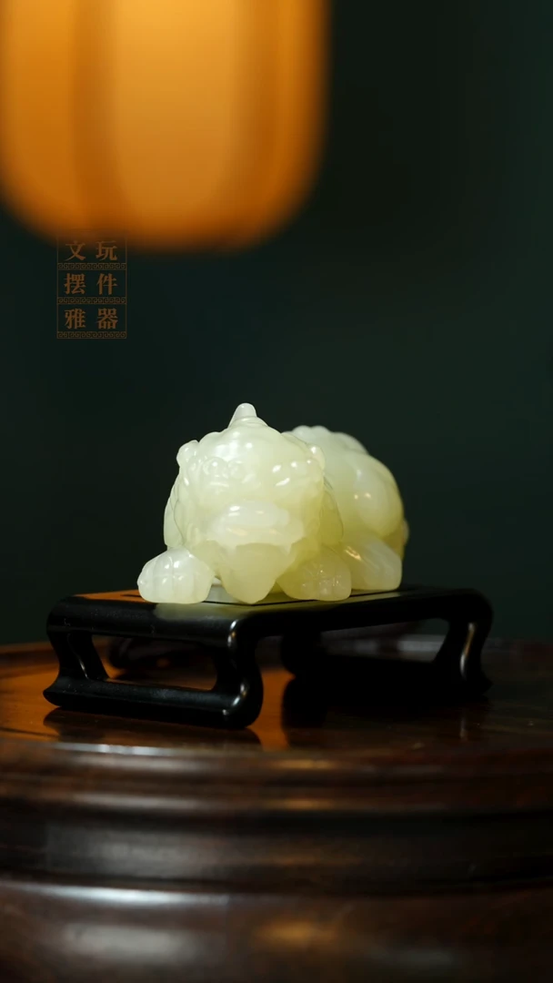 玉《吞金貔貅》手把件摆件