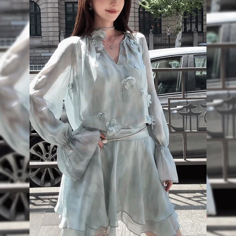 小众高级感速推漂亮蓝色立体花朵衬衫女夏季法式气质百搭V领上衣