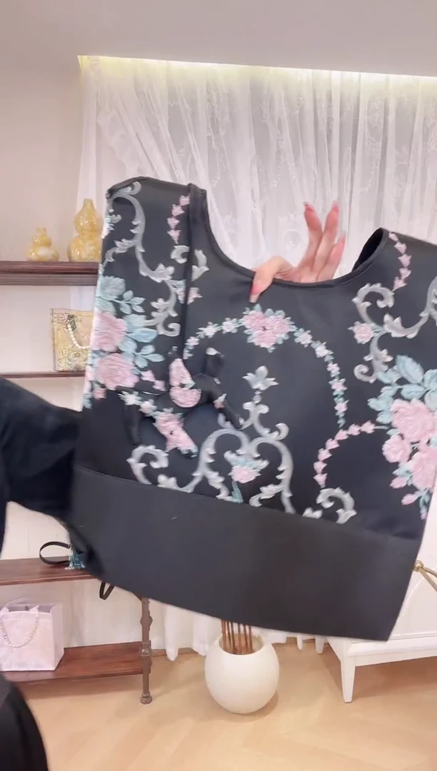 YCQ 黑色包包 如图所示