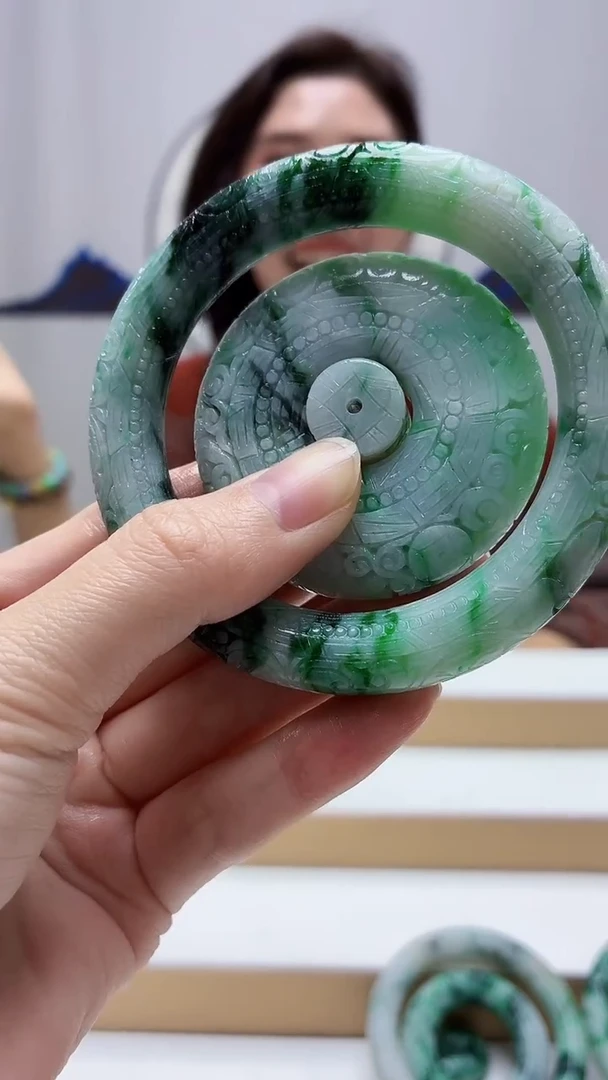 未镶嵌定制翡翠旗*圣4829zm-毛货套镯40（56圈）