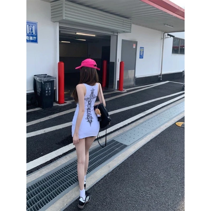 港味复古白色印花小吊带背心2025夏季设计感小众修身百搭上衣潮