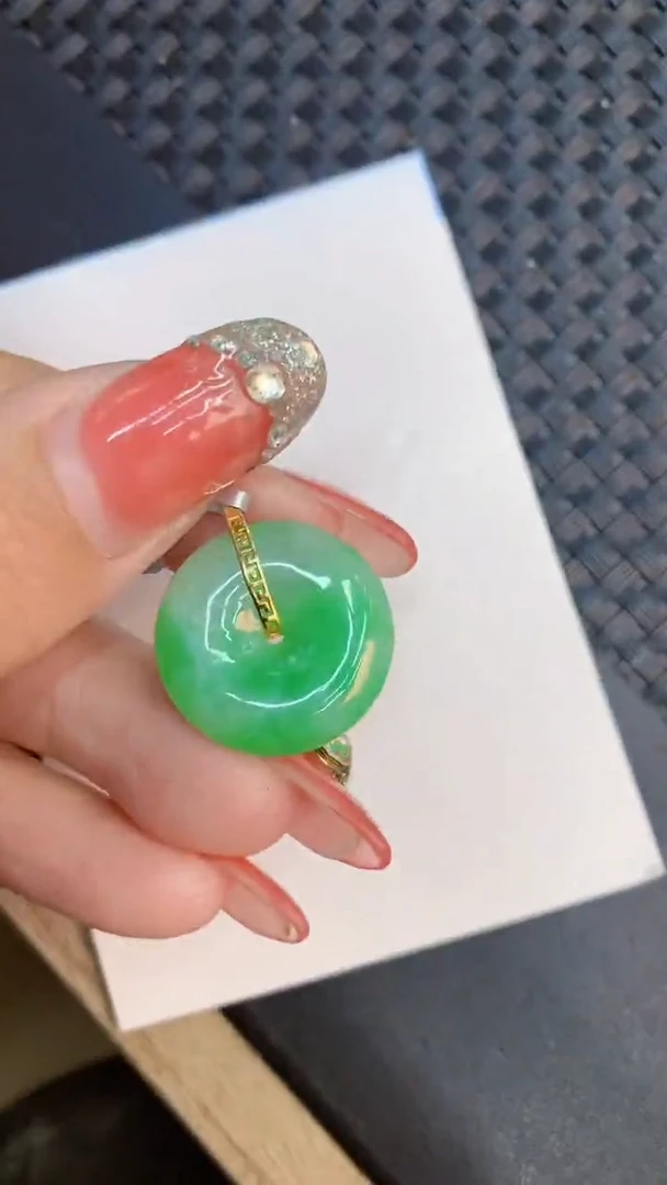 颈饰18K金镶嵌翡翠1