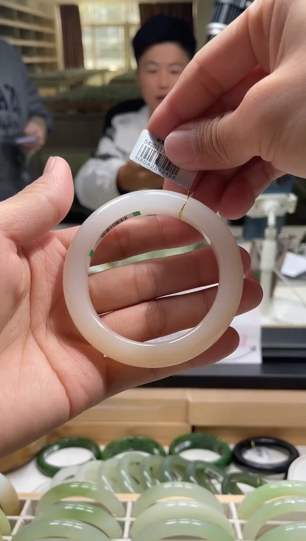 未镶嵌手镯和田玉55-56圈口 3454