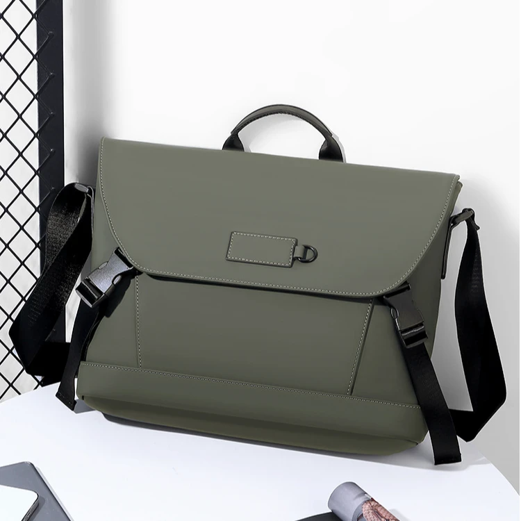 跨境新款男士邮差包高级感斜挎单肩包商务旅行背包手提通勤休闲包