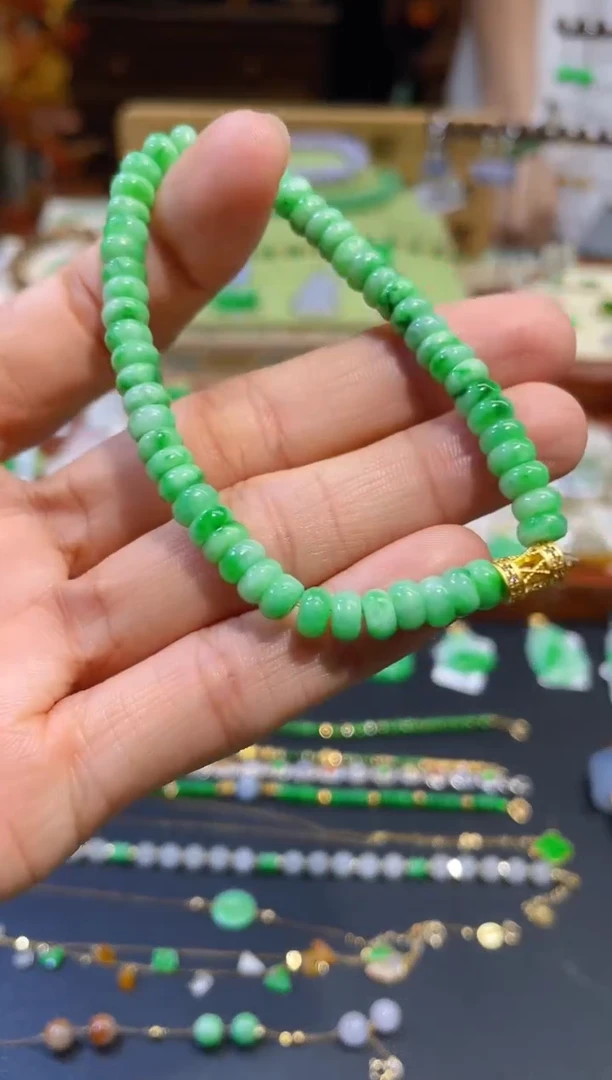 翡翠未镶嵌颈饰手串