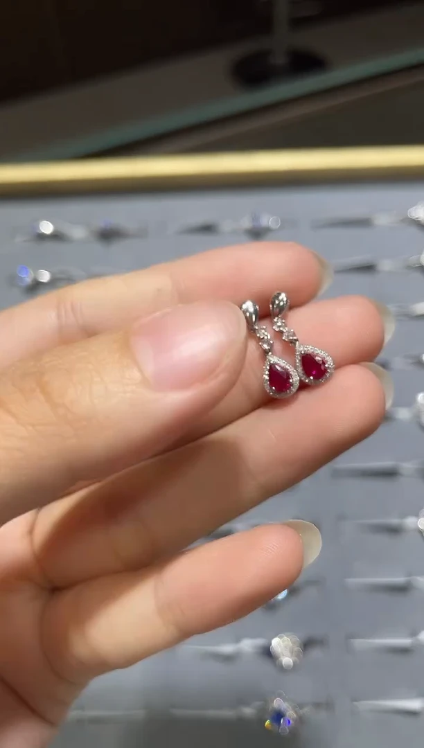 18K金镶嵌耳饰红宝石1