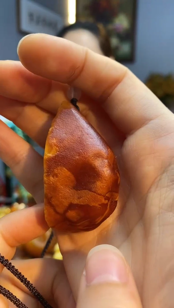 未镶嵌颈饰琥珀吊坠