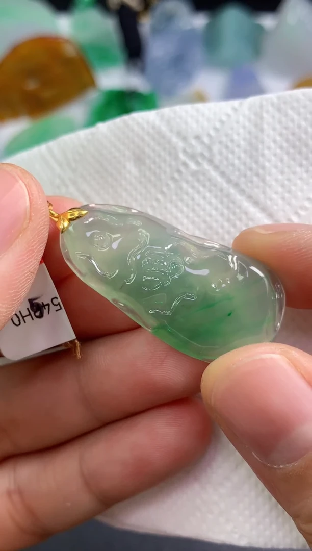 颈饰未镶嵌翡翠
