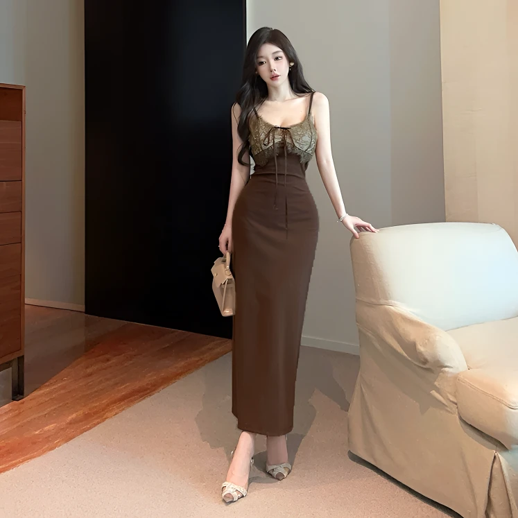 纯欲风性感蕾丝拼接吊带连衣裙法式夏季风情万种中长款收腰包臀裙