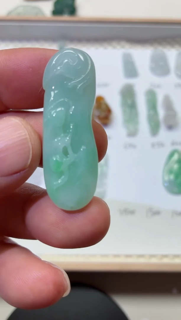 翡翠未镶嵌颈饰挂件