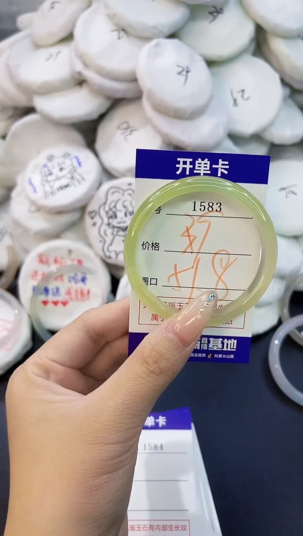 玛瑙/玉髓手镯未镶嵌1583