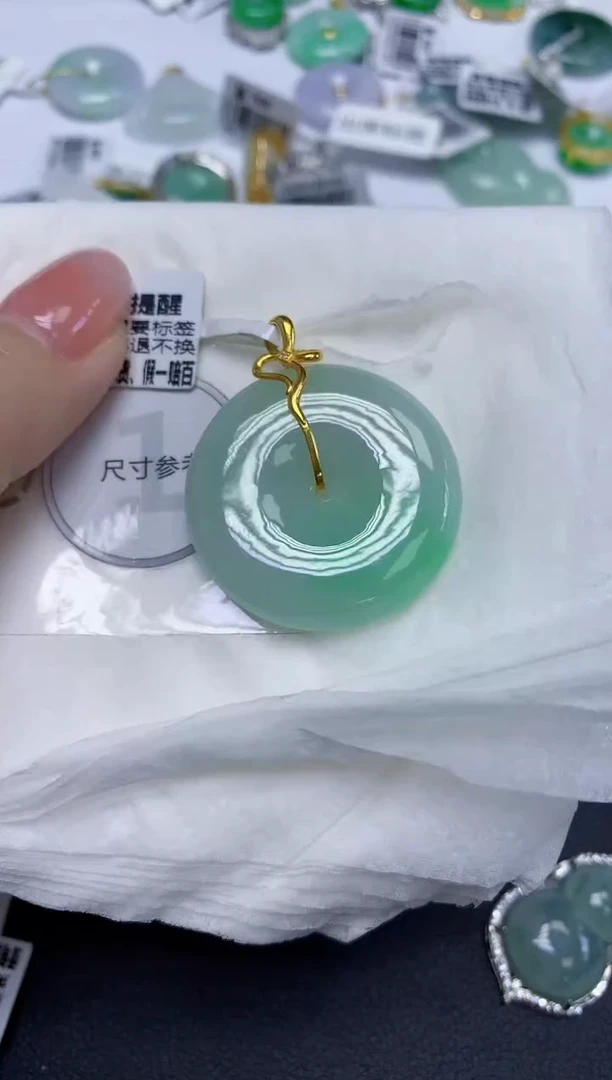 颈饰18K金镶嵌翡翠天然缅甸翡翠A货多样性发一件