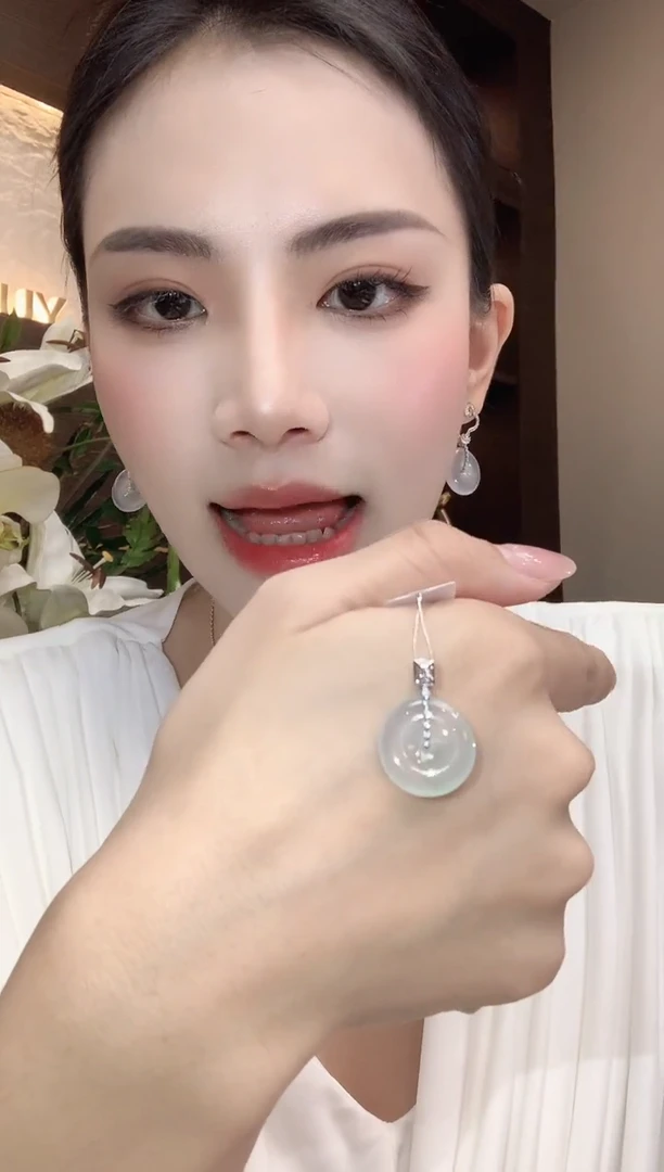 吊坠(不含链)18K金镶嵌翡翠A12