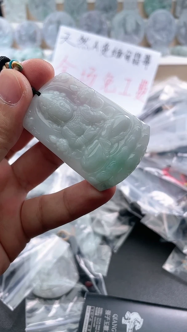 翡翠未镶嵌颈饰..../6/5/ 54