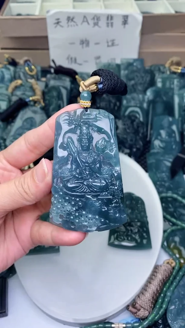 颈饰未镶嵌翡翠