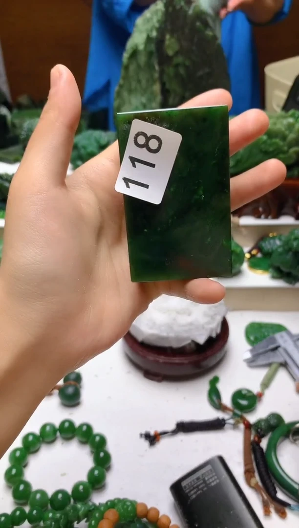 未镶嵌和田玉（碧玉）珠宝半成品有暇