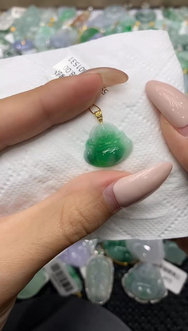 颈饰18K金镶嵌翡翠111111111111