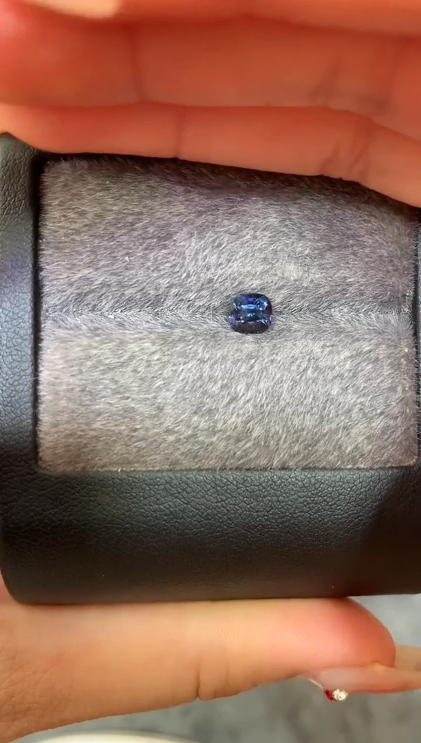 未镶嵌裸石定制尖晶石枕型 星空色调 0.83ct