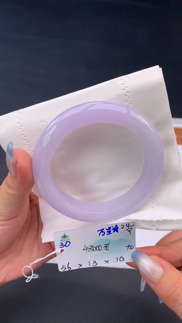 未镶嵌手镯翡翠自带#送人#，联系客服核对地址~