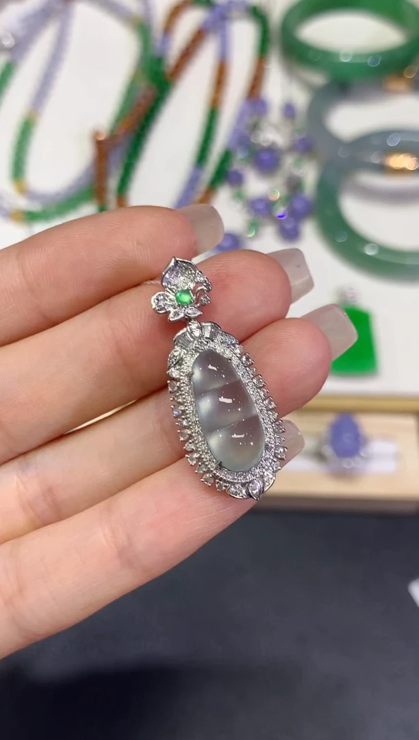 【闪购商品】翡翠颈饰18K金镶嵌团购79