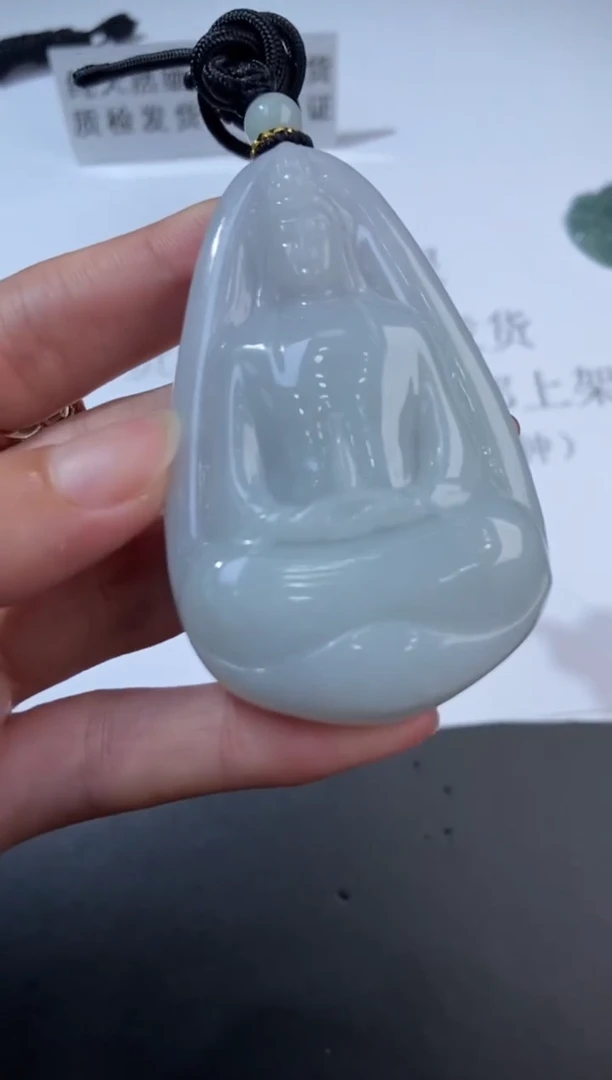 未镶嵌挂件翡翠376056    多人