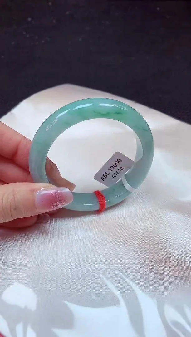 【闪购商品】翡翠手镯未镶嵌镯子55+