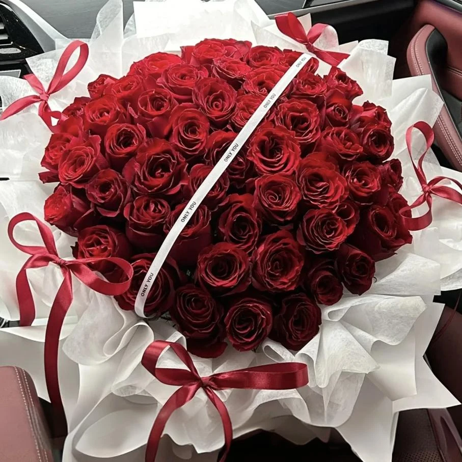 【俯首之吻】52朵卡罗拉红玫瑰花束告白生日礼物花束送女友送对象鲜花同城小时达同城鲜花花束预定同城配送上门