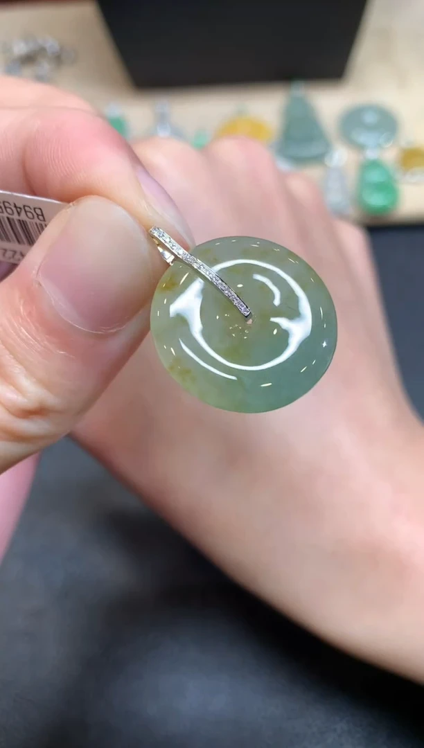 【闪购商品】翡翠颈饰18K金镶嵌平安扣【无服务费】