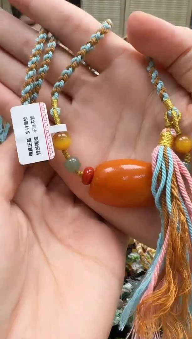 未镶嵌琥珀裸石如图