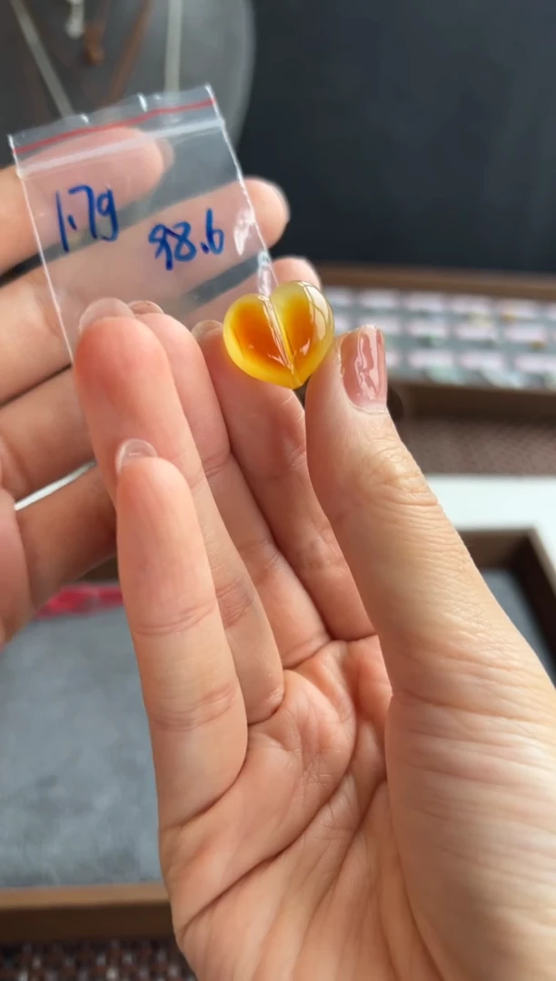 未镶嵌颈饰蜜蜡104买断1.7g
