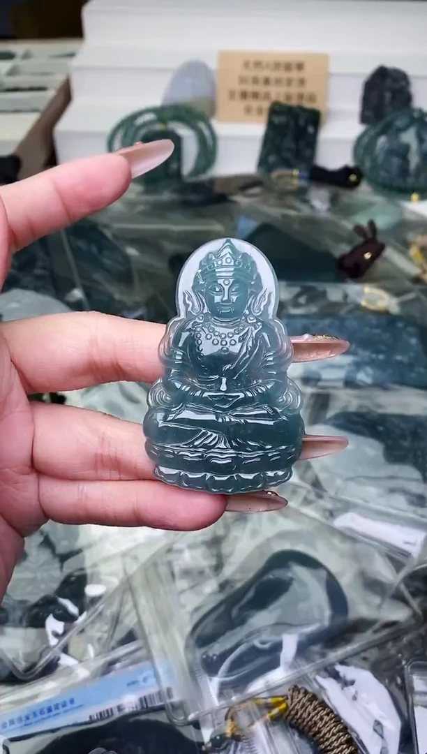 颈饰未镶嵌翡翠
