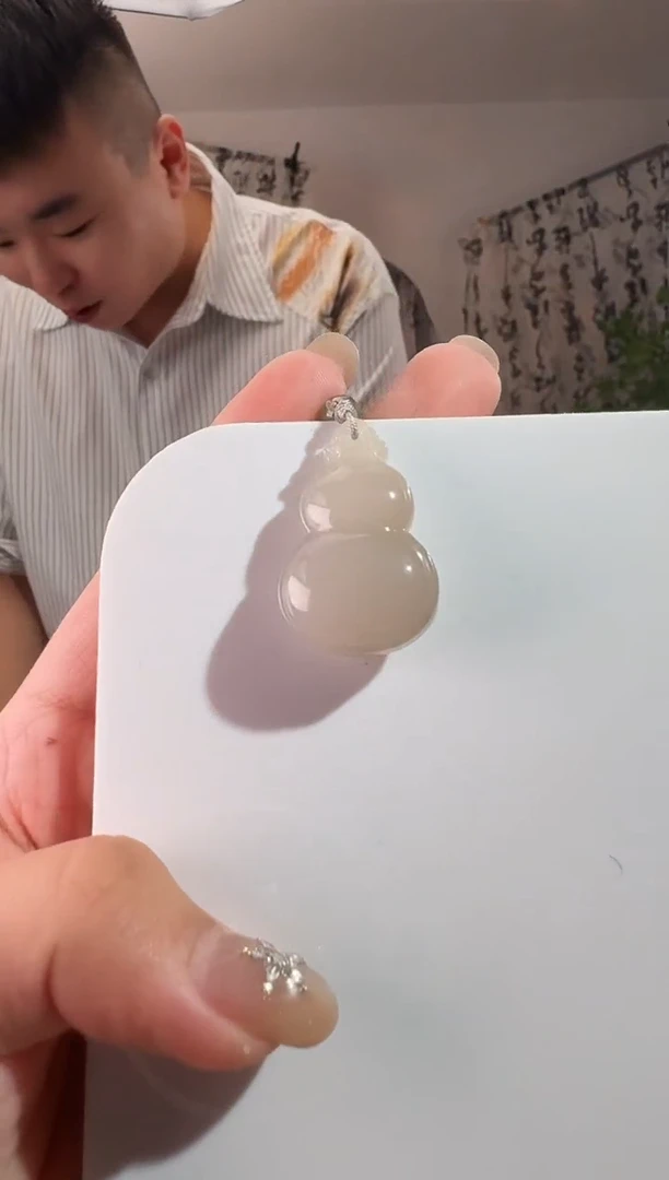 颈饰未镶嵌和田玉烟紫葫芦