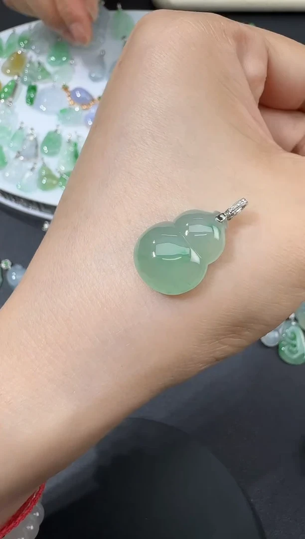 翡翠18K金镶嵌颈饰H0614-S1501-130