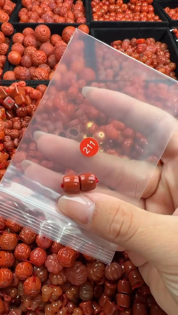 南红玛瑙未镶嵌颈饰1